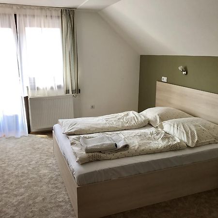 Herold Panzio Dunabogdány Eksteriør bilde